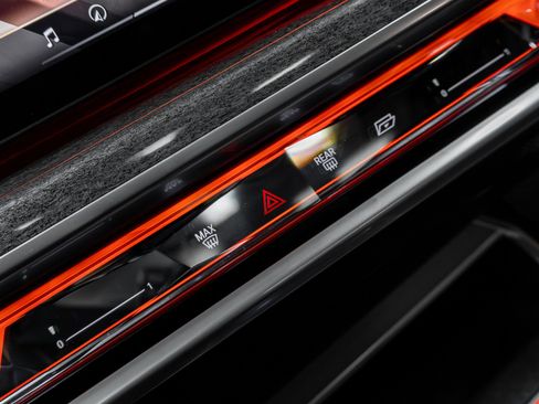 Used 2023 BMW i7 xDrive60 image 69