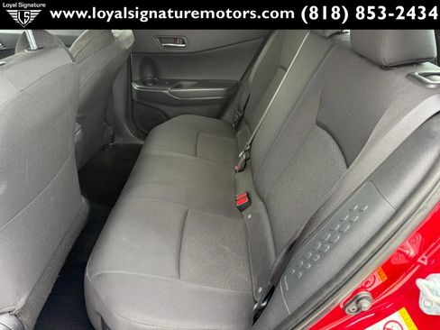 Used 2018 Toyota C-HR XLE FWD image 12