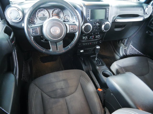 Used 2017 Jeep Wrangler Unlimited Sahara AWD/4WD image 4