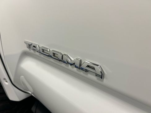 Used 2022 Toyota Tacoma TRD Off-Road w/ Technology Package image 33