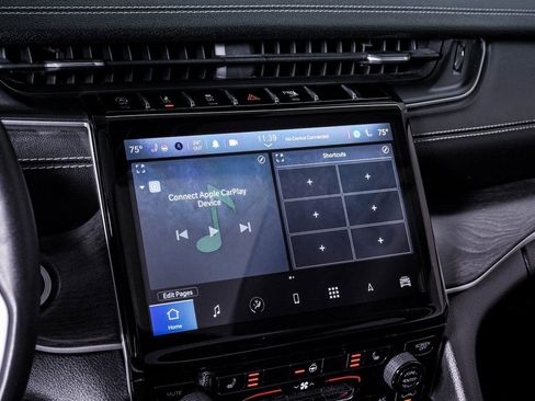 Used 2022 Jeep Grand Cherokee Limited image 22