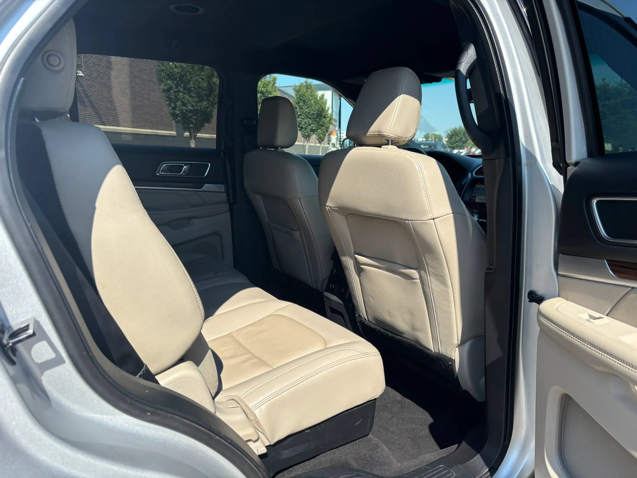 Used 2018 Ford Explorer Limited w/ Equipment Group 301A FWD image 29