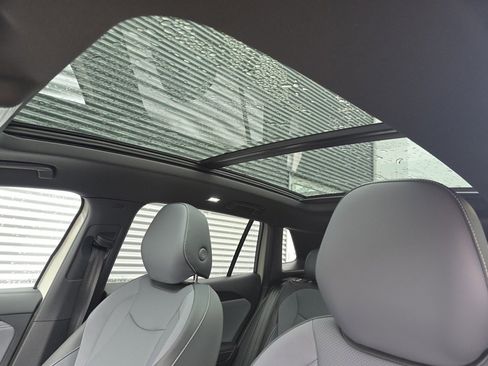 New 2026 Volkswagen Tiguan SE R-Line image 5