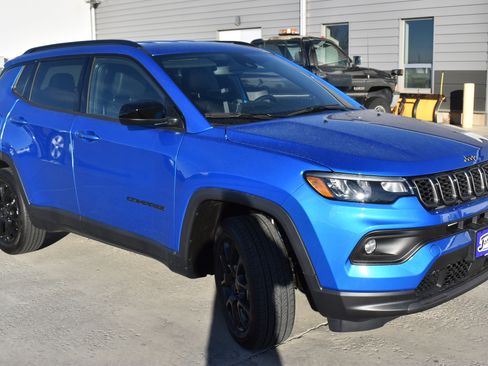 New 2026 Jeep Compass Latitude image 3