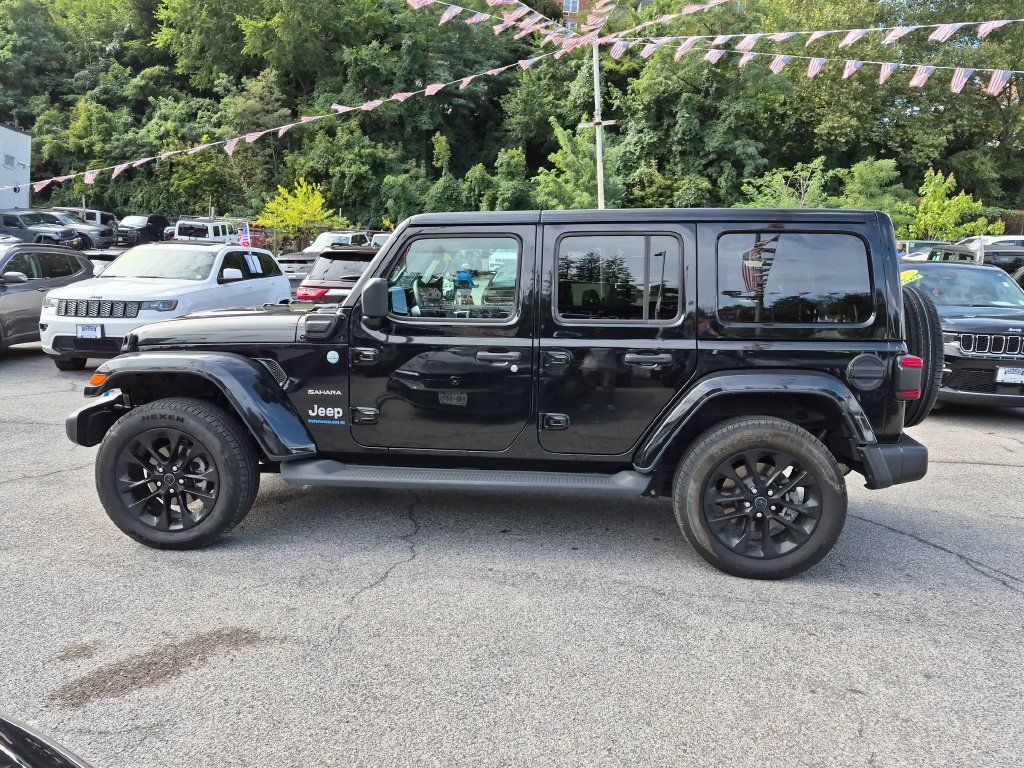 Used 2024 Jeep Wrangler Unlimited Sahara w/ Safety Group AWD/4WD image 9