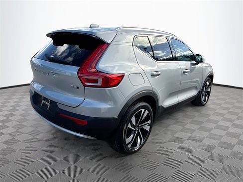 Used 2023 Volvo XC40 B5 Plus image 6