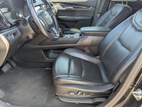 Used 2023 Cadillac XT6 Premium Luxury image 18