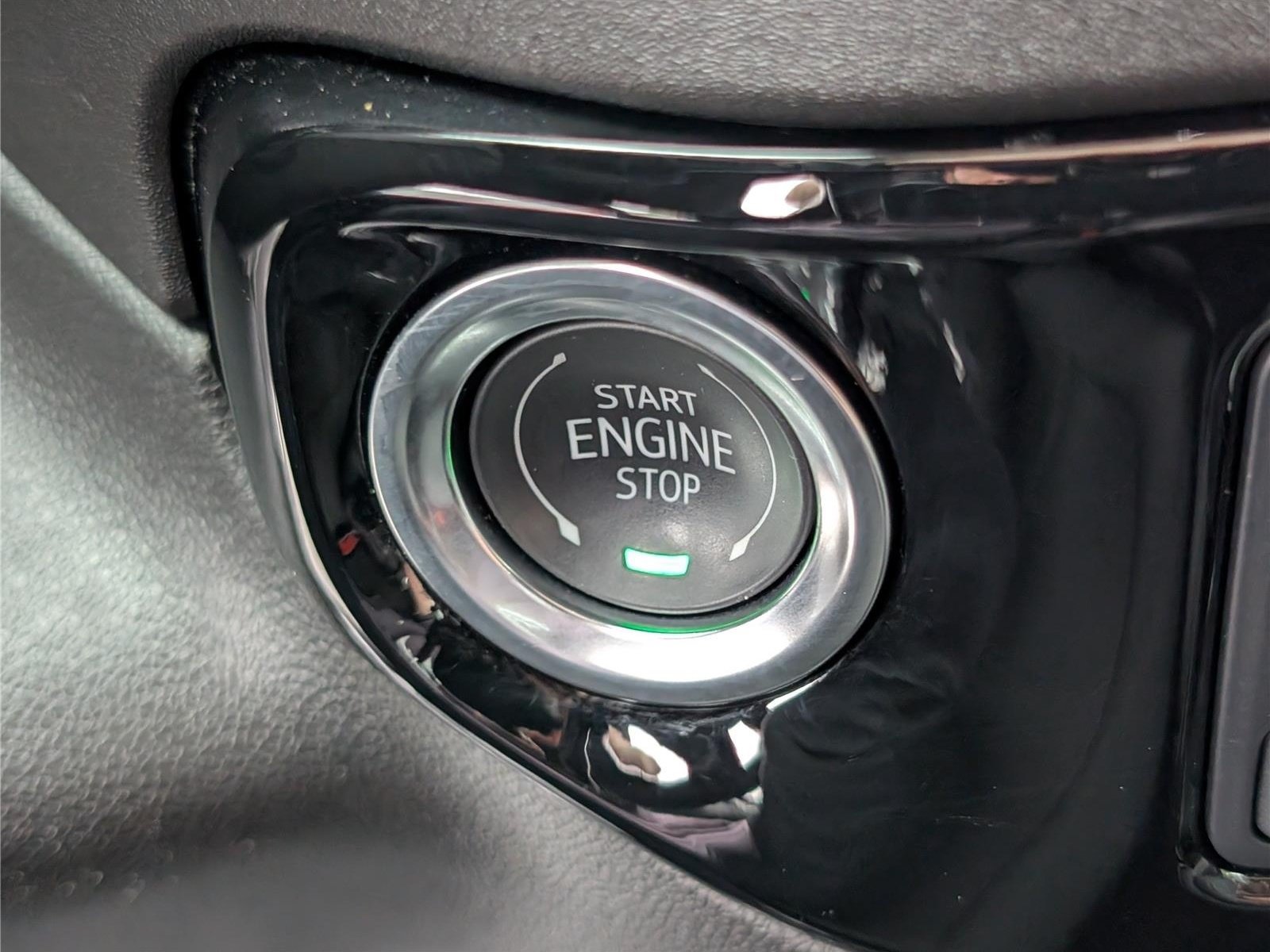 Used 2025 Chevrolet Silverado 1500 LT AWD/4WD image 25