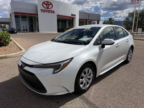 Certified 2025 Toyota Corolla LE FWD image 1