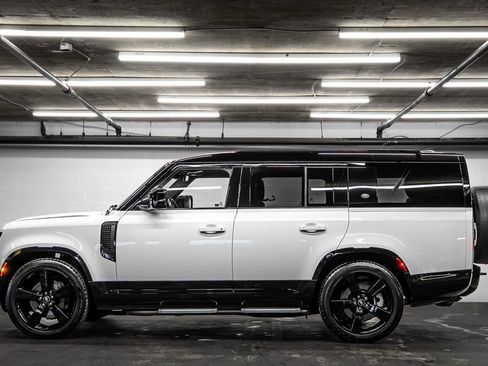 Used 2023 Land Rover Defender 130 X-Dynamic SE image 2