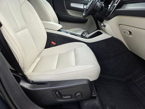 Used 2021 Volvo XC40 T5 Momentum w/ Premium Package AWD/4WD image 30