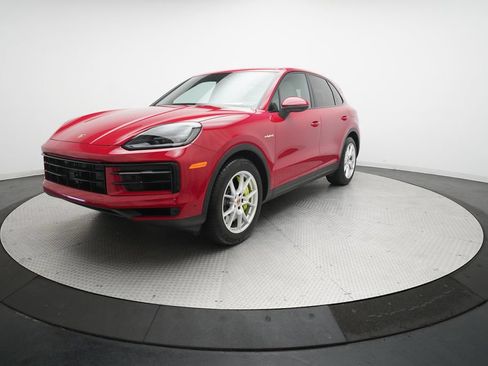 Certified 2025 Porsche Cayenne S AWD/4WD image 1