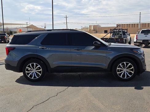 Used 2025 Ford Explorer ST-Line image 6