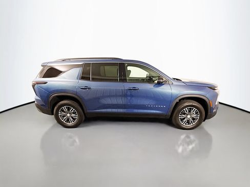 Used 2024 Chevrolet Traverse LT w/ Trailering Package FWD image 8