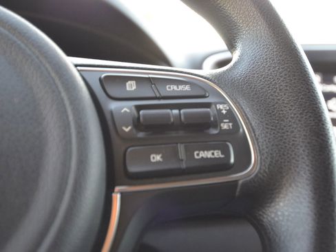 Used 2018 Kia Sportage LX w/ LX Technology Package image 36