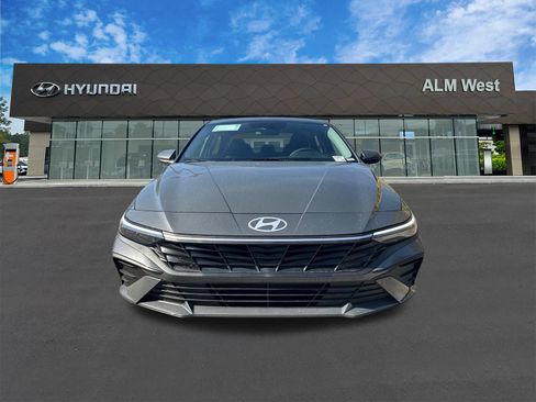 New 2026 Hyundai Elantra SE FWD image 2