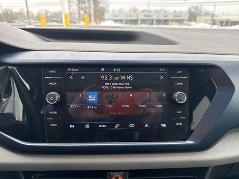 Used 2023 Volkswagen Taos SE w/ Panoramic Sunroof Package image 34