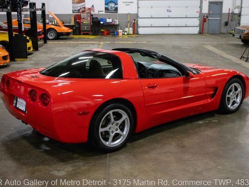 Used 2000 Chevrolet Corvette Coupe image 8
