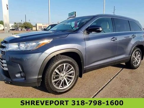 Used 2019 Toyota Highlander XLE FWD image 4
