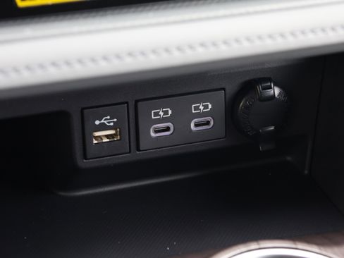 Used 2025 Toyota Highlander Limited image 28