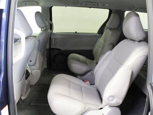 Used 2020 Toyota Sienna LE w/ LE Preferred Package AWD/4WD image 18