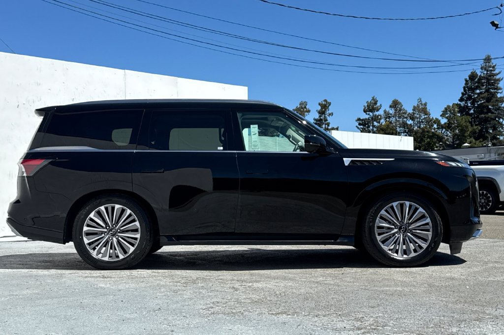 Certified 2025 INFINITI QX80 Luxe RWD image 2