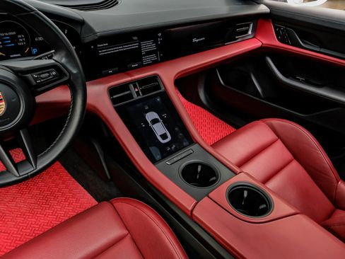 Used 2023 Porsche Taycan image 29