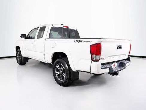 Used 2017 Toyota Tacoma TRD Sport w/ Tow Package RWD image 7
