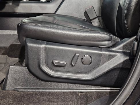Used 2020 Ford Expedition XLT w/ Equipment Group 202A AWD/4WD image 23
