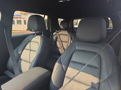 Used 2025 Chevrolet Equinox LT w/ Convenience Package II FWD image 12