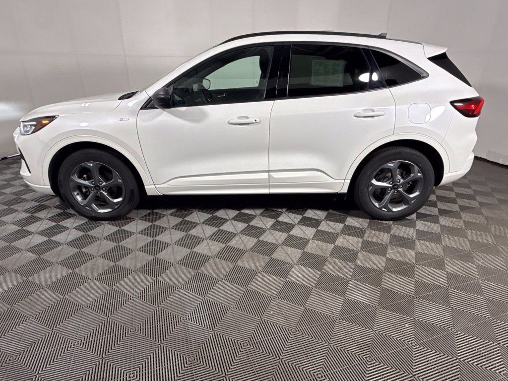 Used 2023 Ford Escape ST-Line w/ Tech Pack #1 AWD/4WD image 6