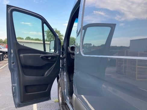 Used 2019 Mercedes-Benz Sprinter 144 image 34