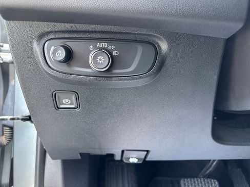 Used 2024 GMC Terrain SLE w/ Driver Convenience Package FWD image 31
