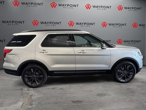 Used 2018 Ford Explorer XLT w/ Equipment Group 202A AWD/4WD image 8