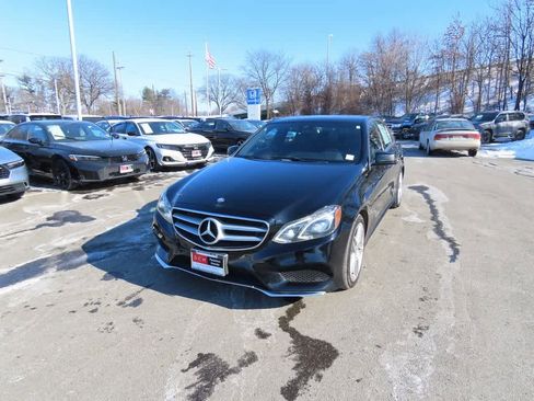 Used 2016 Mercedes-Benz E 400 4MATIC Sedan image 1