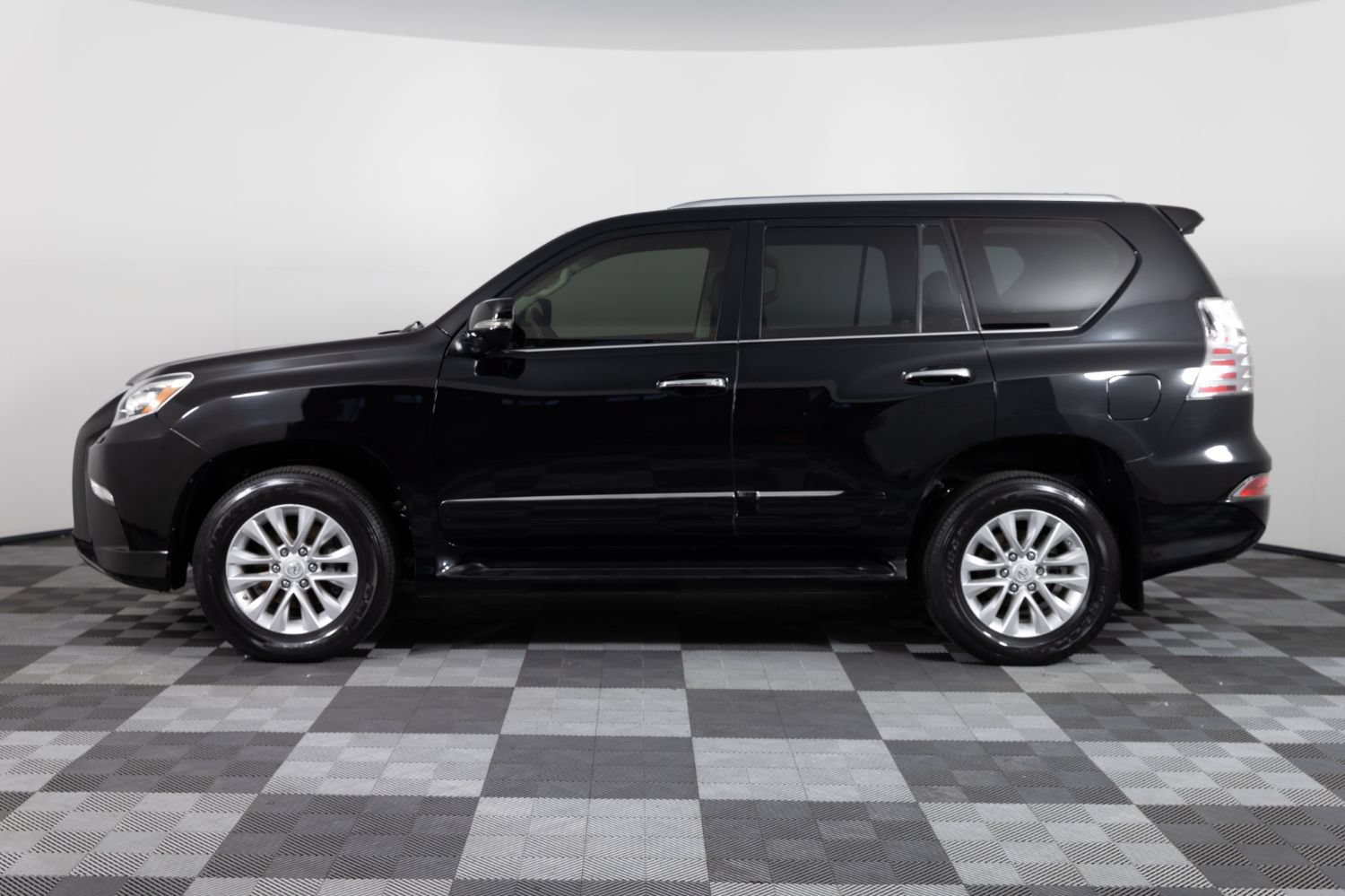 Used 2015 Lexus GX 460 w/ Premium Package AWD/4WD image 3
