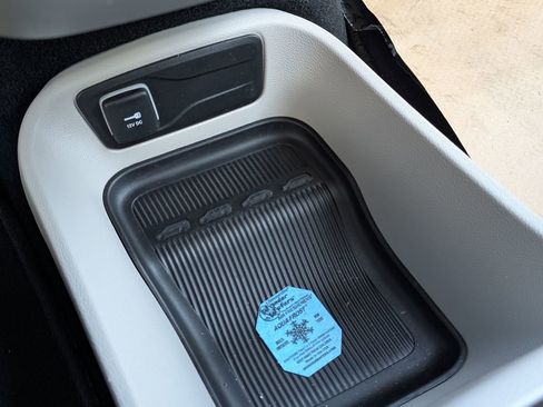 Used 2024 Chrysler Pacifica Touring-L image 29