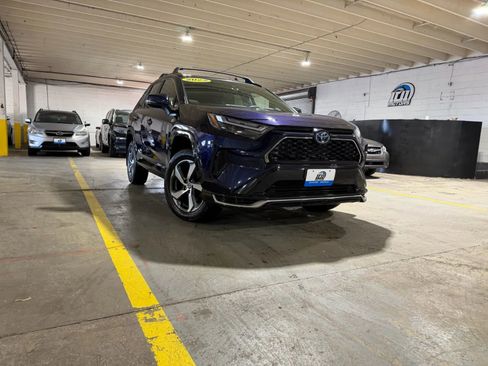 Used 2022 Toyota RAV4 SE w/ Weather & Moonroof Package AWD/4WD image 6