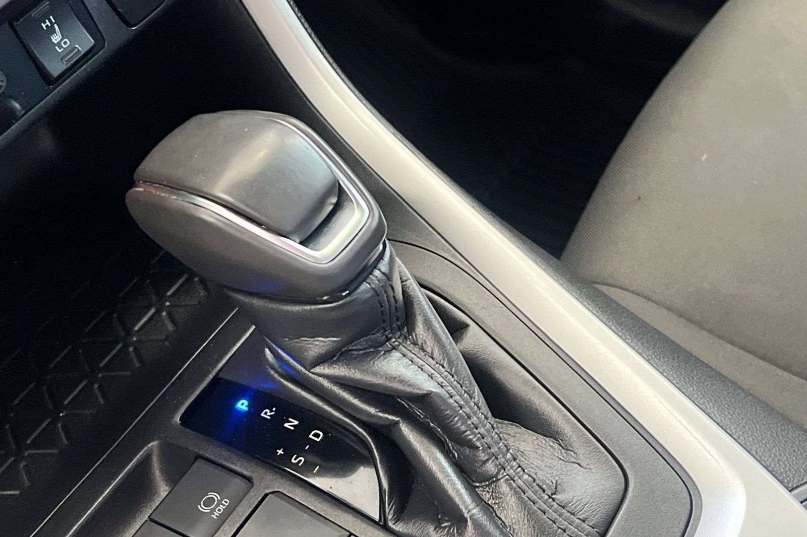 Used 2022 Toyota RAV4 SE w/ Convenience Package AWD/4WD image 18