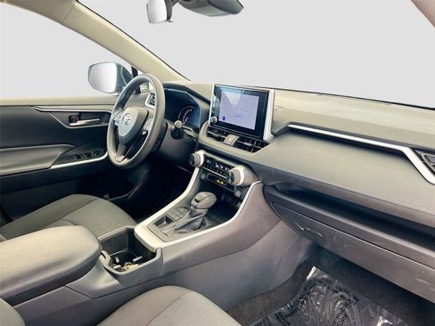 Used 2025 Toyota RAV4 XLE image 29