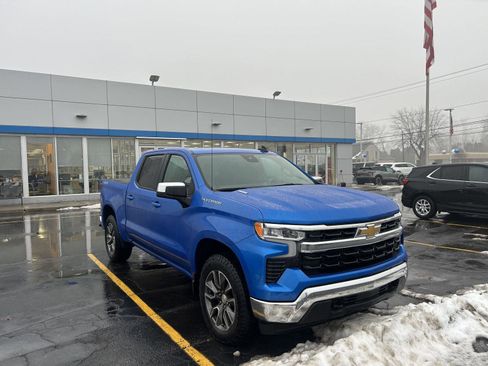 Used 2025 Chevrolet Silverado 1500 LT image 3