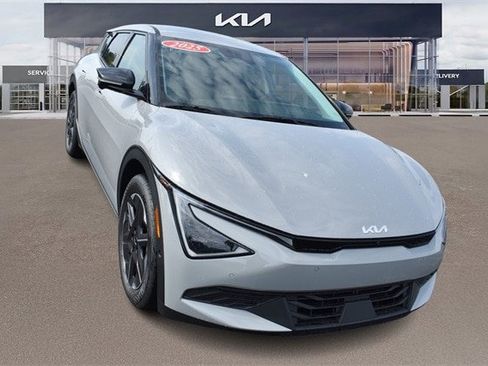 New 2025 Kia EV6 Light w/ Light LR Technology Package image 9