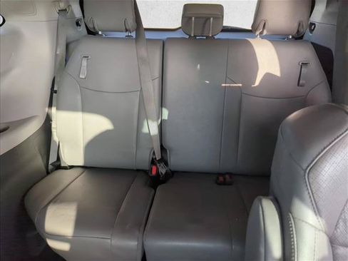Certified 2021 Toyota Sienna Limited FWD image 9
