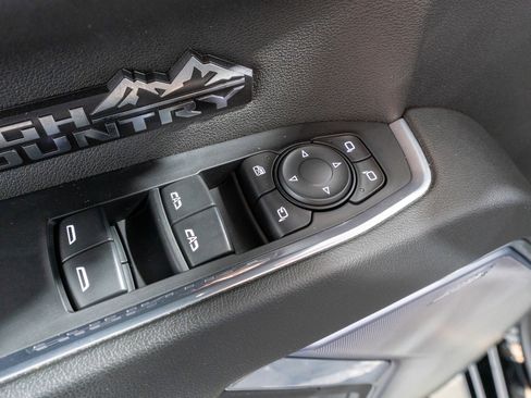 Used 2024 Chevrolet Silverado 1500 High Country w/ High Country Premium Package image 18