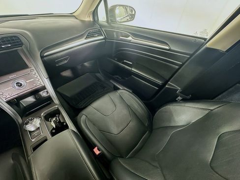 Used 2018 Ford Fusion Titanium image 11