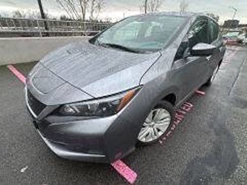 Used 2022 Nissan Leaf S image 3