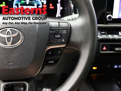 Used 2025 Toyota Camry SE FWD image 15