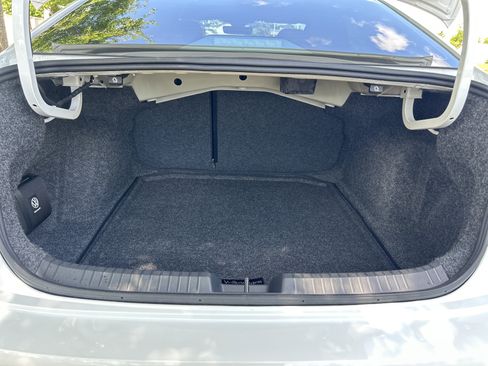 Used 2025 Volkswagen Jetta SE w/ Sunroof Package FWD image 30