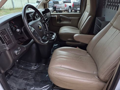 Used 2020 Chevrolet Express 3500 w/ Driver Convenience Package image 15