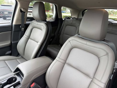 Used 2026 Lincoln Corsair Premiere image 15